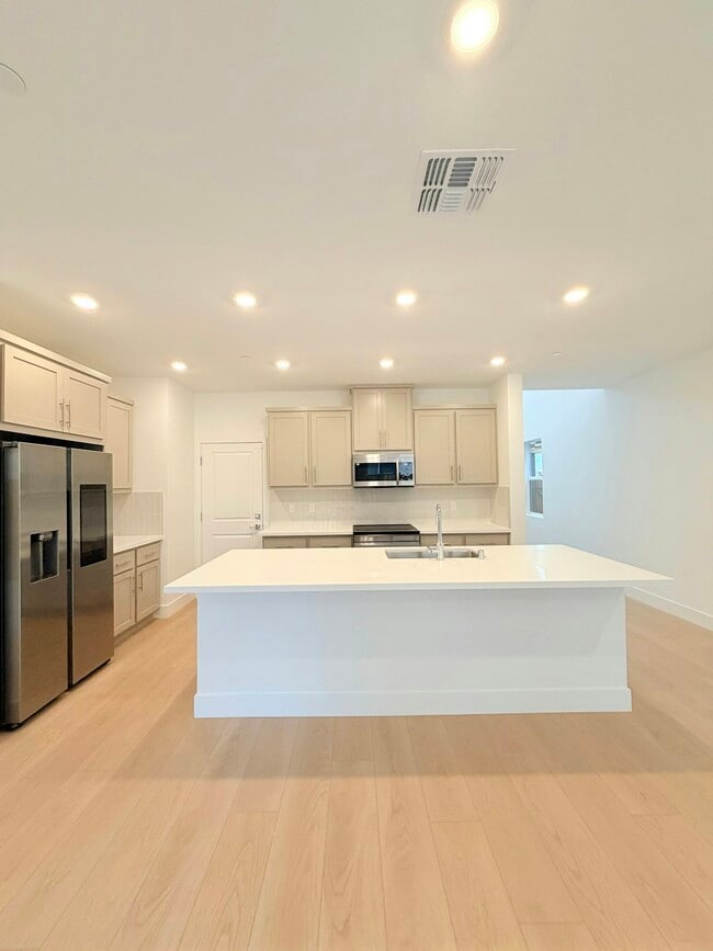 Photo - 325 N Paso Robles Dr