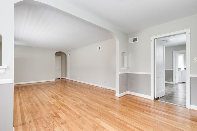 Photo - "Charming 3-Bed Richmond Retreat on Three Chopt Rd!"