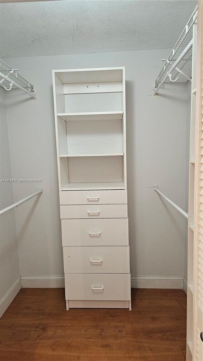 Photo - 2351 Douglas Rd Unidad 801