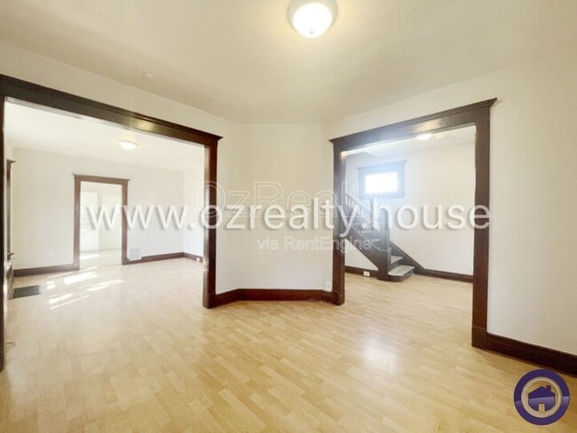 Photo - 1031 N Michigan St