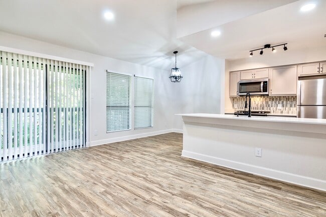 Photo - Tramor At The Quest