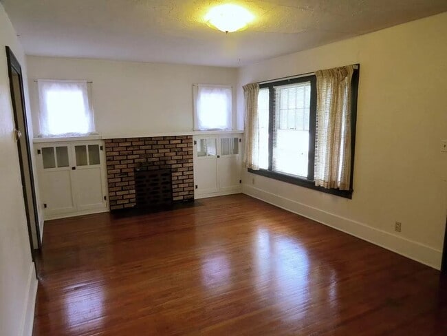 Photo - 904 1/2-310-312 E Elizabeth St Unit 310