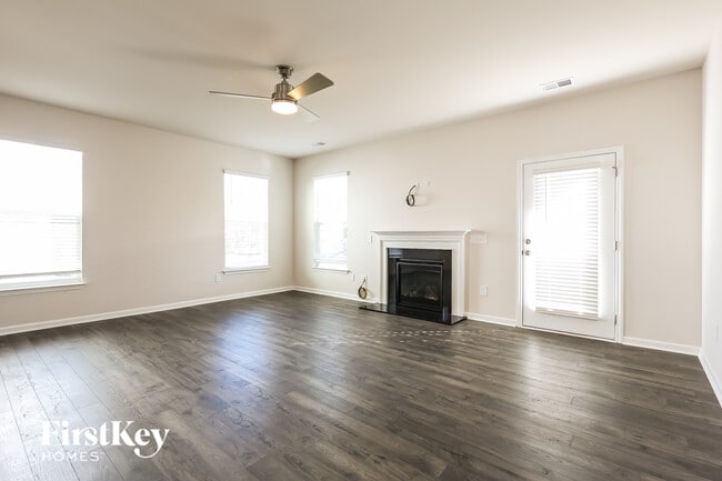 Photo - 562 Hillpark Ln