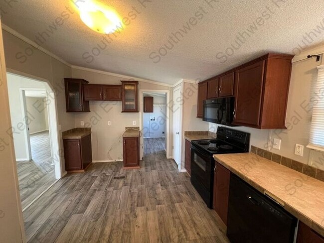 Photo - Spacious 3 bedrooms 2 baths home- Storage ...