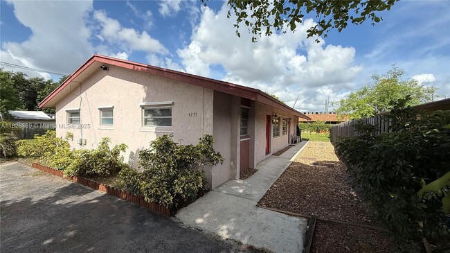 Photo - 4235 SW 62nd Ave Apartment Unit E