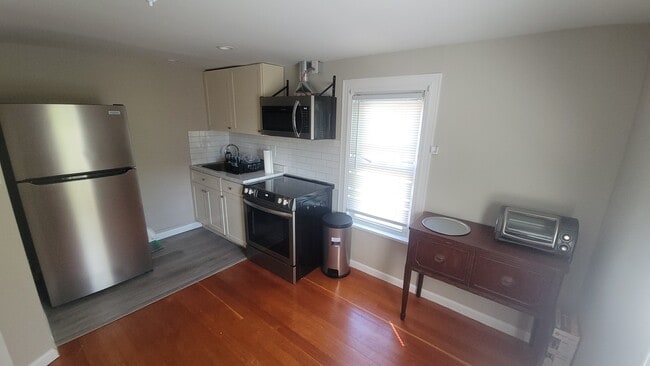 32 St John St Unit Room