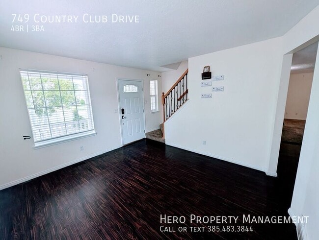 749 Country Club Dr