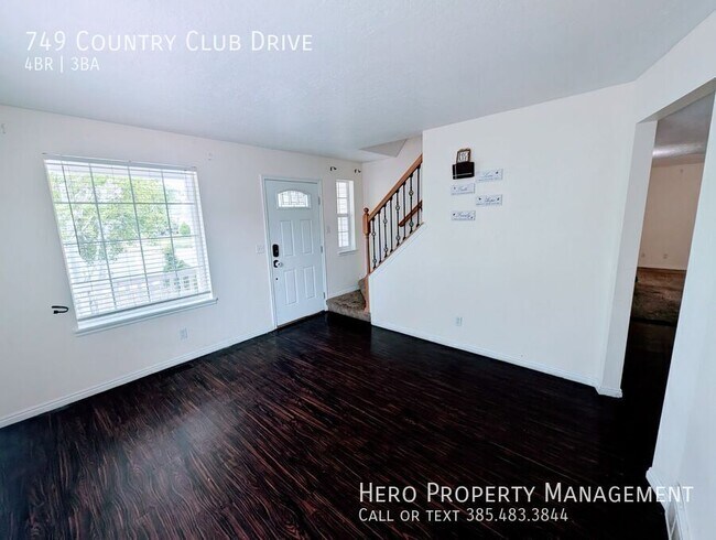 Photo - 749 Country Club Dr