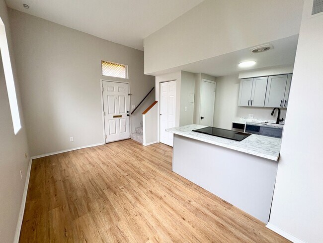 2107 Sidney St Unit 2107-D Sidney