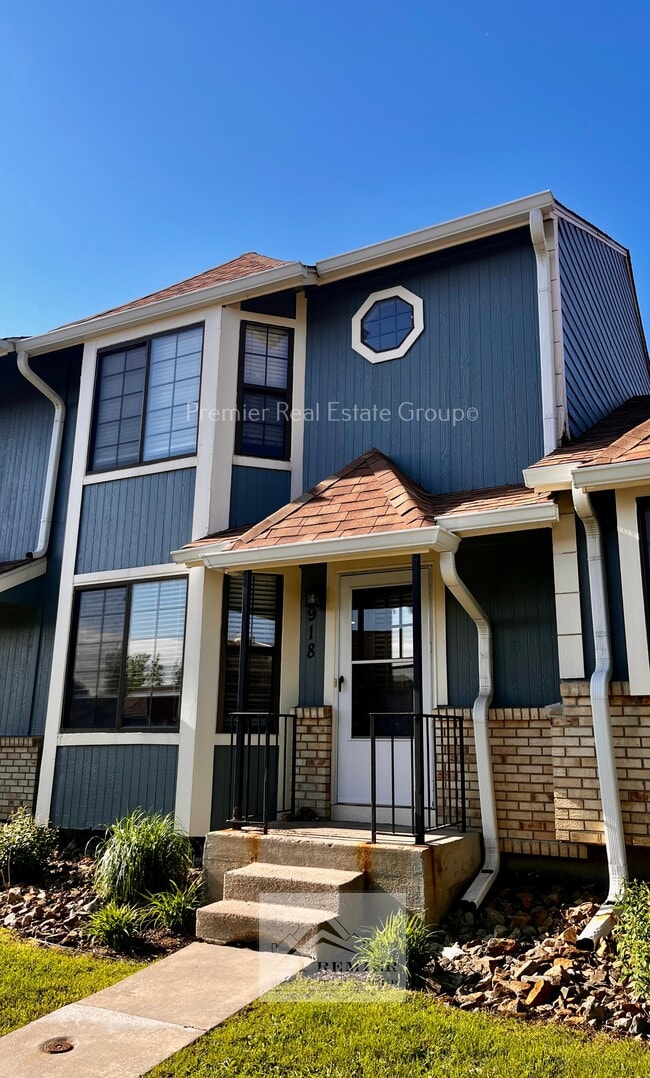 Photo - 918 London Green Way