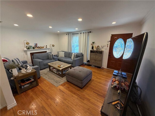10619 McClemont Ave