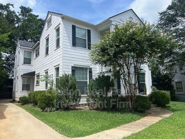 Photo - 810 Rutherford St