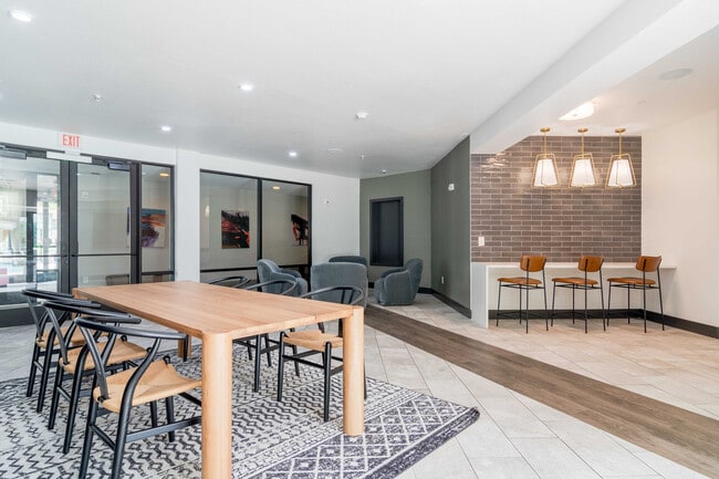 Yugo Atlanta Summerhill-25 - Yugo Atlanta Summerhill