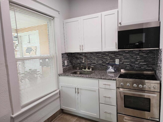 Photo - 23 S Hollywood Ave Apartment Unit 2