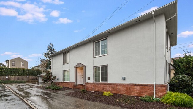 Building Photo - 1570 Buena Vista Ave Unit 1570 Buena Vista Ave #1 - LU