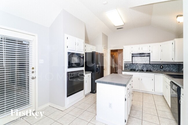 Photo - 2210 Stillwater Dr