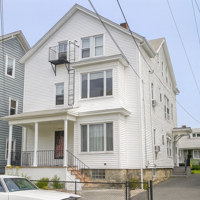 Building Photo - 76 Buffinton St Unit 2