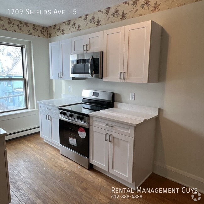 Building Photo - Huge 2 Bedroom! Completely Remodeled! Unit 5 Rental