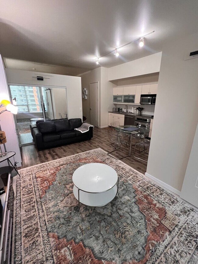 350 W Ash St