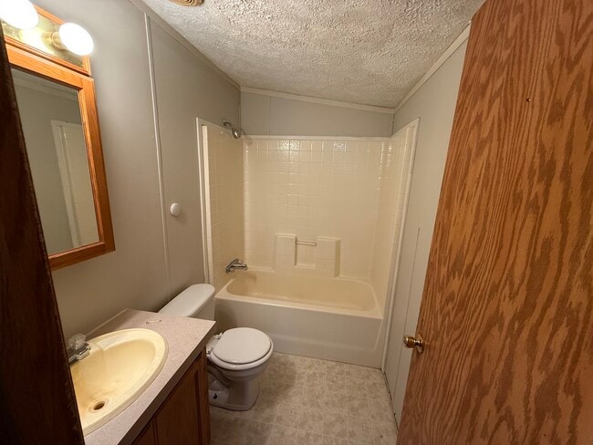 Photo - 285 E Birdsall Dr