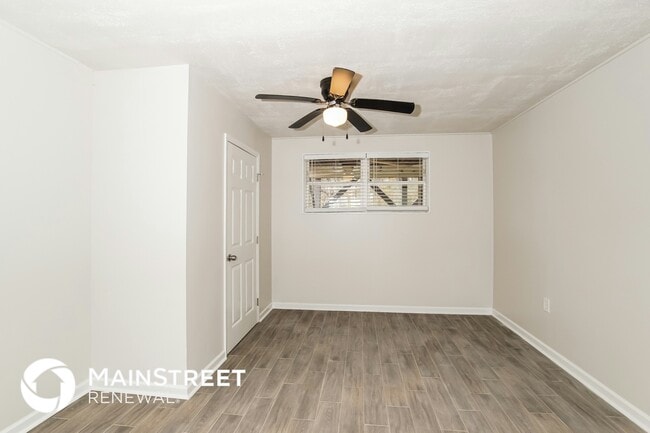 Photo - 5608 Malmsbury Rd NW