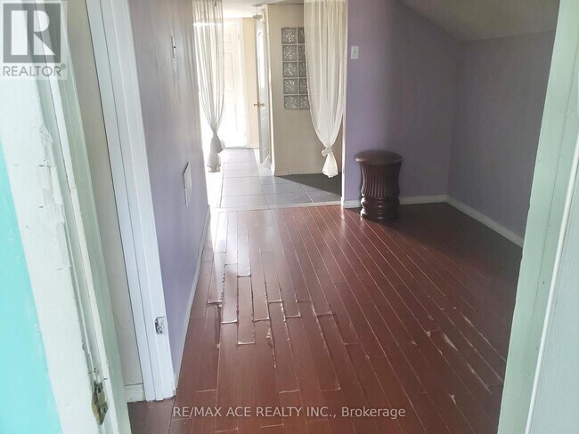 Photo - 7098 Goreway Dr