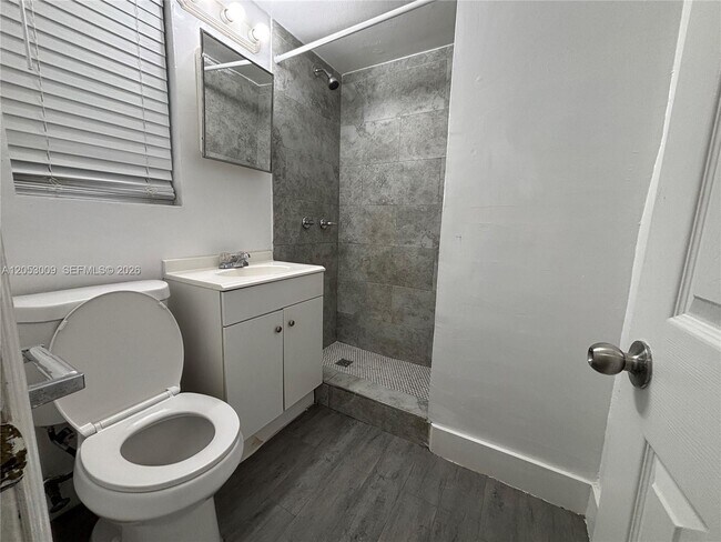 Photo - 1843 Dewey St Unit 121