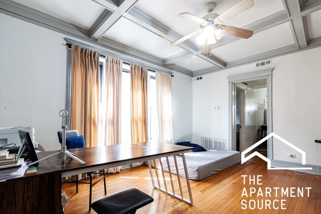 Building Photo - 908 W Belle Plaine Ave Unit 3R