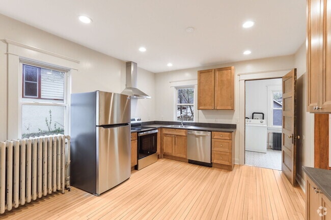 Building Photo - 2105 Como Ave Rental