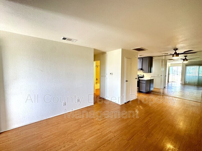 Photo - 2810 N Arcadia Ct Unidad A205