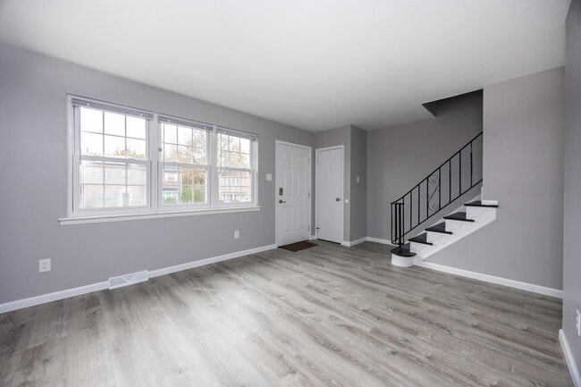 Photo - 1114 Bayless Pl