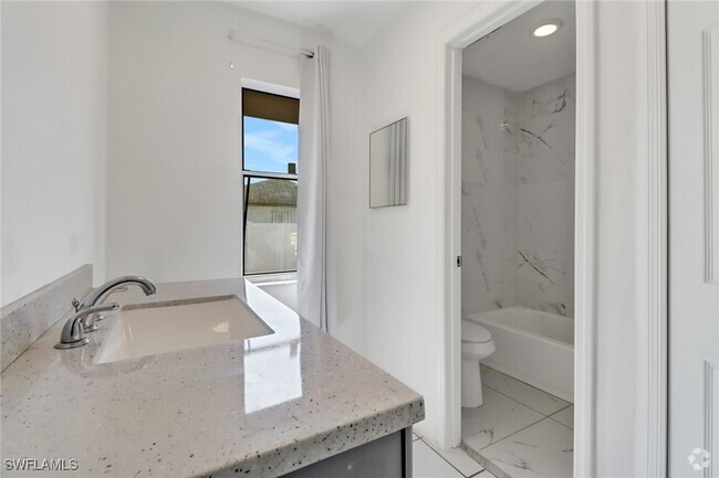 Building Photo - 2540 47th Terrace SW Rental