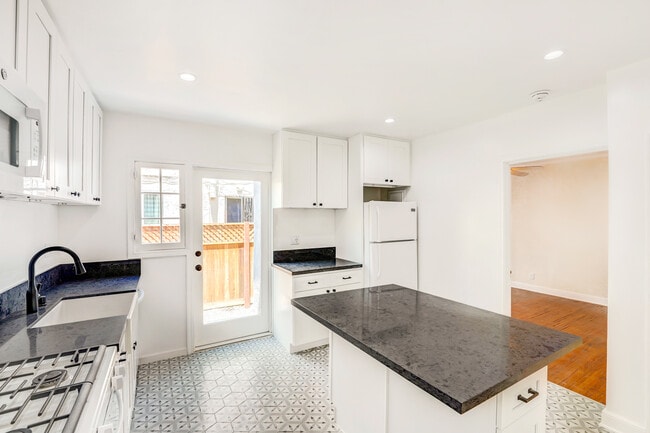 Photo - 826 N Formosa Ave Unidad 1