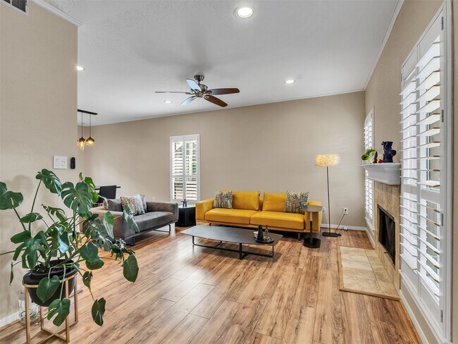 Photo - 701 Bering Dr Unidad 806