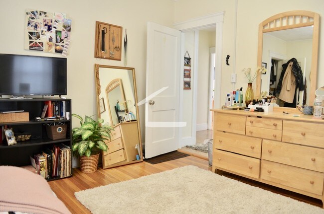 Photo - 37 Bigelow St Unidad 2