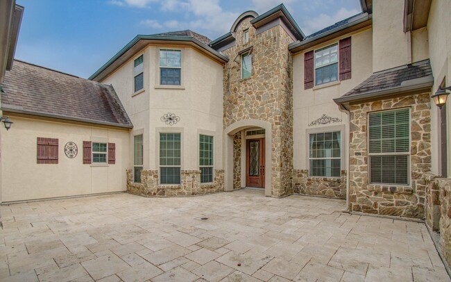 5711 Avon Landing Ln