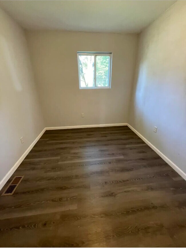 Photo - 1403 Richard Dr