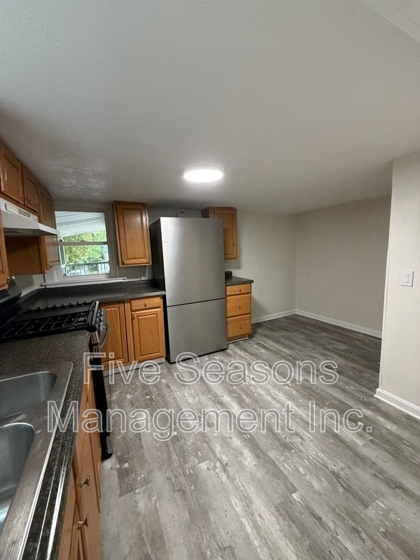 17 West St