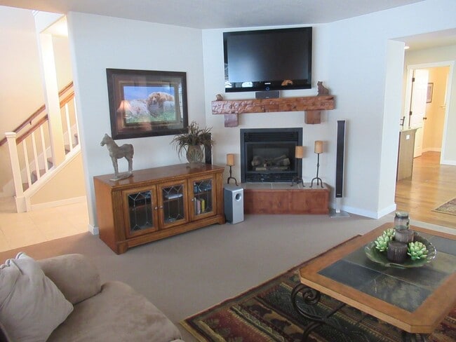 Photo - 2 Bed 2.5 Bath Furnished River Lakes Townhouse!