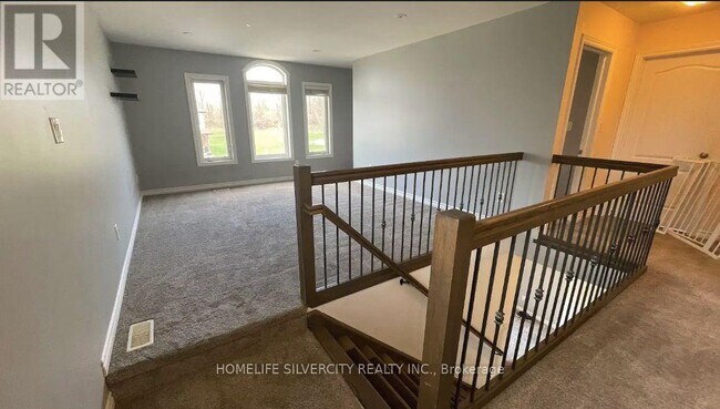 Photo - 1921 Frederick Crescent