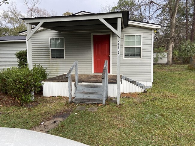 Building Photo - 2738 Dogwood Cir