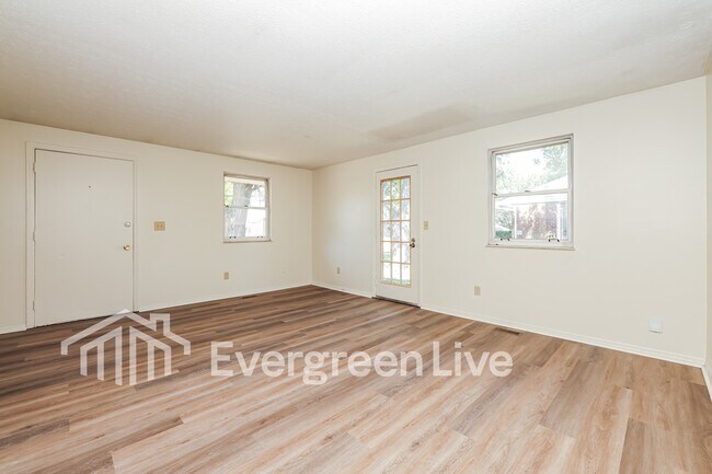 Photo - 8178 Mt Hood