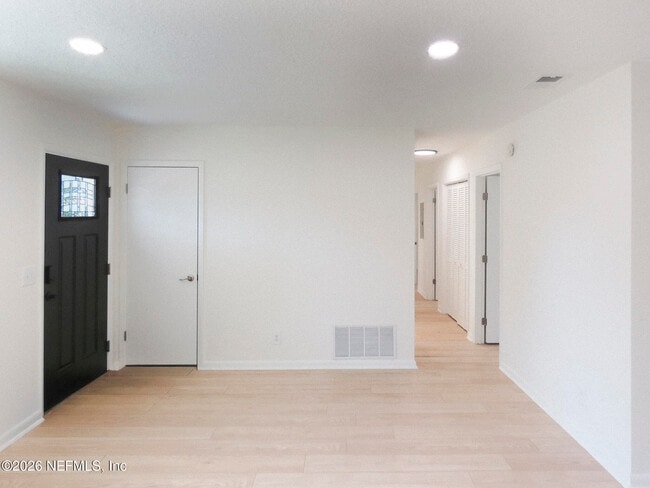 Photo - 43 Saratoga Cir S