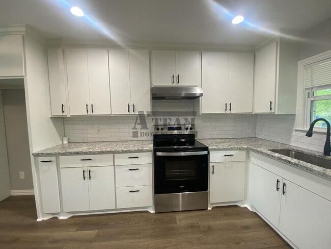 Photo - Beautiful 2 Bed 1 Bath house for rent!!