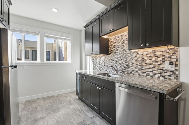 Photo - 1473 Clay St