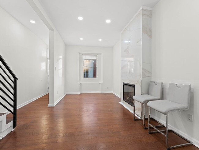 Photo - 2443 Nicholas St