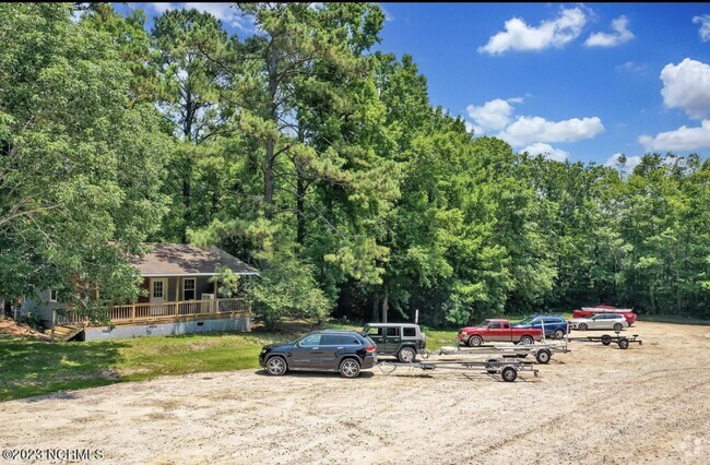 Building Photo - 803 Gordon Lewis Dr SE Rental