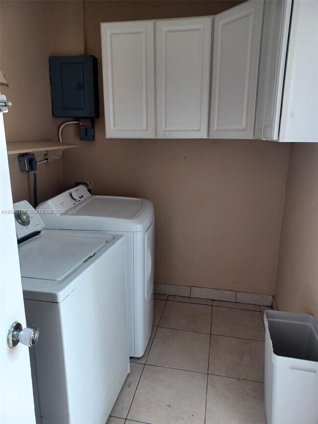 Photo - 1701 SW 70th Ave