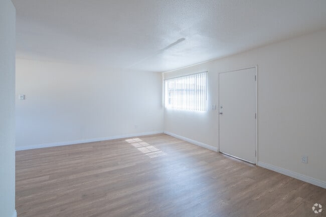 1844 Plaza del Amo Torrance, CA 90501