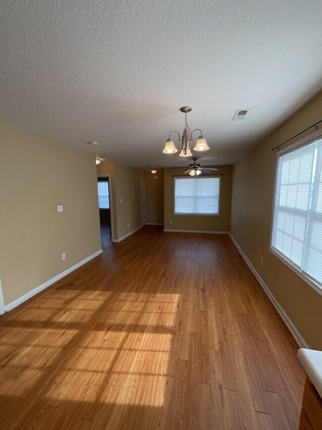 Photo - 206 Angus Ln